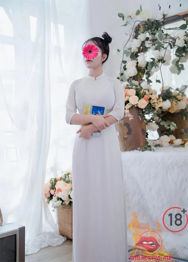 Gái xinh Việt Nam khoe thân hình đẹp trong tà áo dài 3