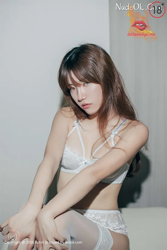 Gái xinh Hàn Quốc chụp ảnh nude trên giường quyến rũ 9