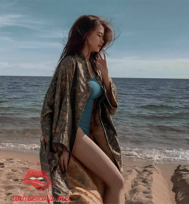 Ảnh Linh Ka diện bikini khoe vòng một căng tròn vô cùng sexy 8