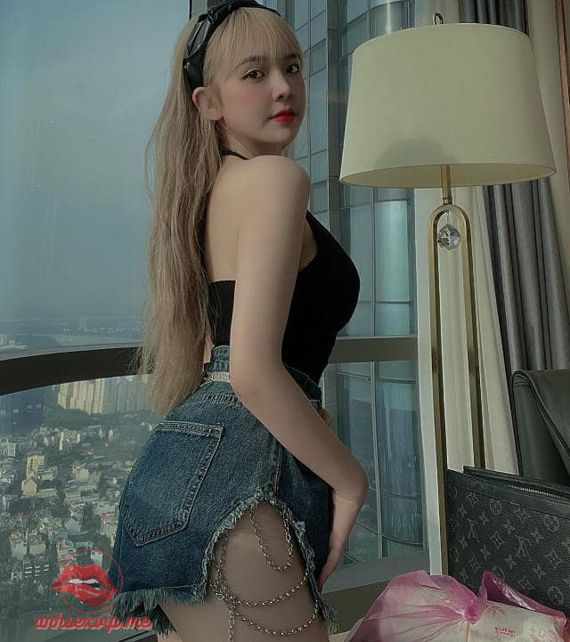 Ngắm bộ ảnh xinh đẹp của hot girl Trần Huyền Châu sexy vạn người mê 2